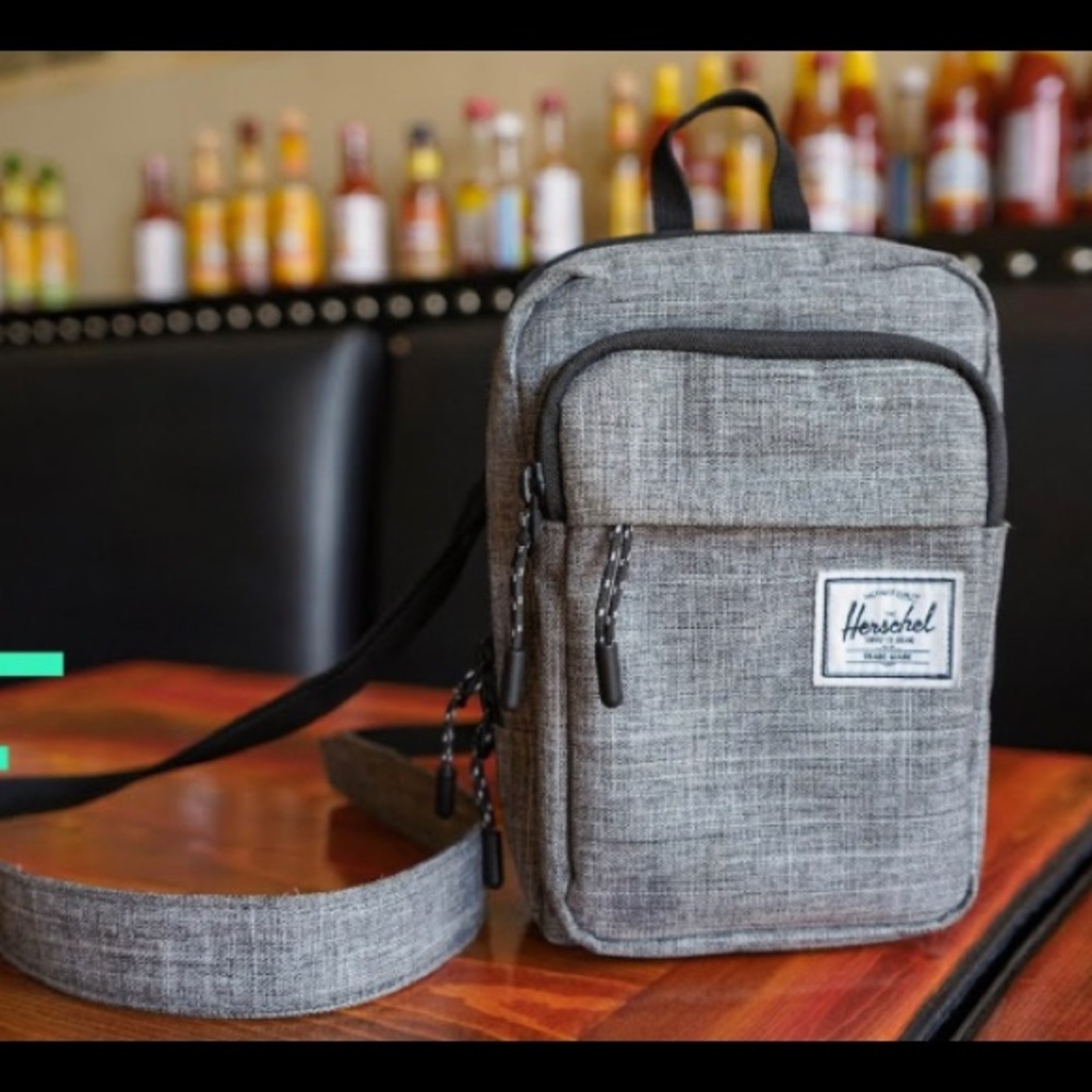 Herschel Form Crossbody Large. Like new. Heather grey.
